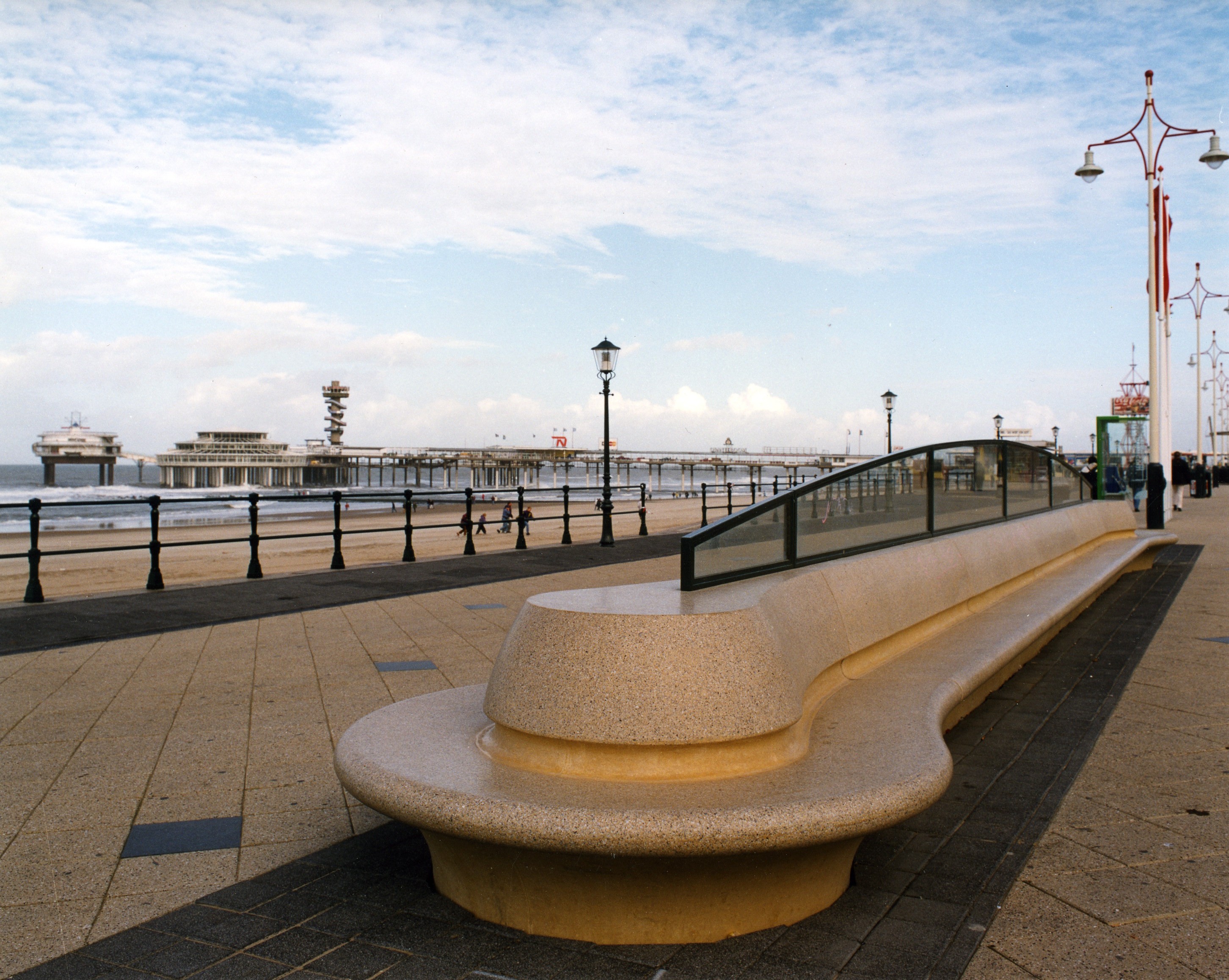 Boulevardbank Scheveningen - Ton Hinse